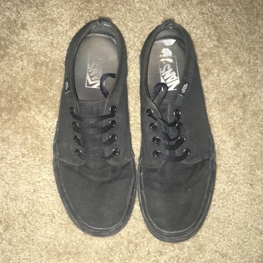 Black vans!! Women’s size 9.5 men’s 8 - Picture 1 of 3